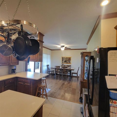 6805 NW Crestwood Dr, Lawton, OK 73505