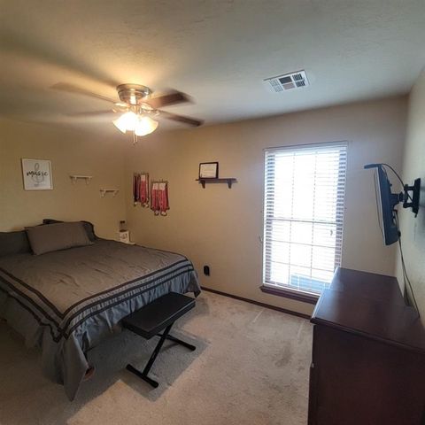 6805 NW Crestwood Dr, Lawton, OK 73505