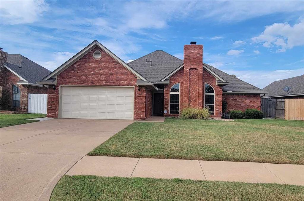6805 NW Crestwood Dr, Lawton, OK 73505
