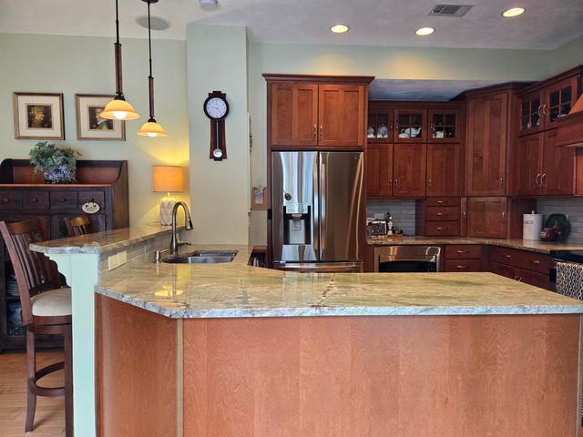 30 Maple Avenue, Hampstead, NH 03841