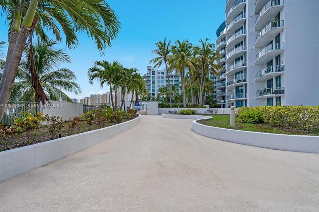 3029 NE 188th Street 818, Aventura, FL 33180