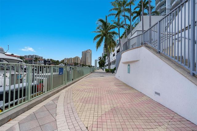 3029 NE 188th Street 818, Aventura, FL 33180