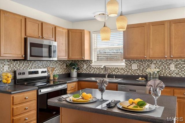 1072 Dardenne Woods Drive, Dardenne Prairie, MO 63368