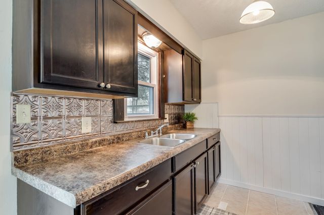 816 W Savannah St, Wichita, KS 67217