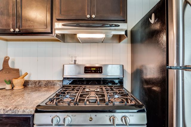 816 W Savannah St, Wichita, KS 67217