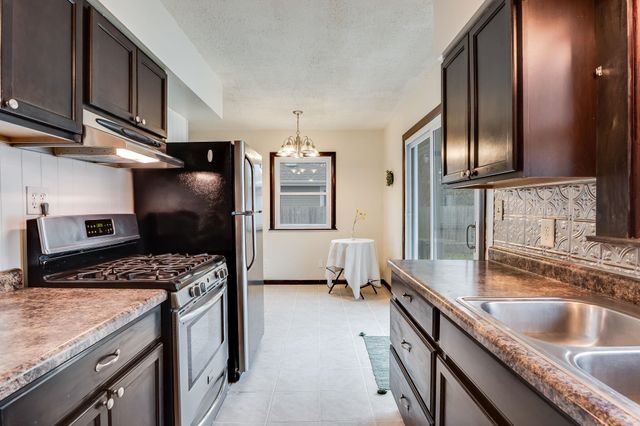 816 W Savannah St, Wichita, KS 67217