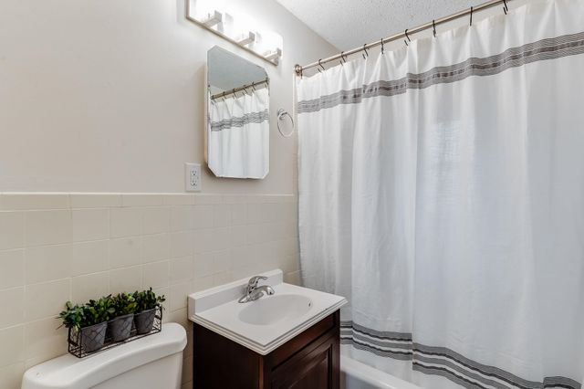 816 W Savannah St, Wichita, KS 67217