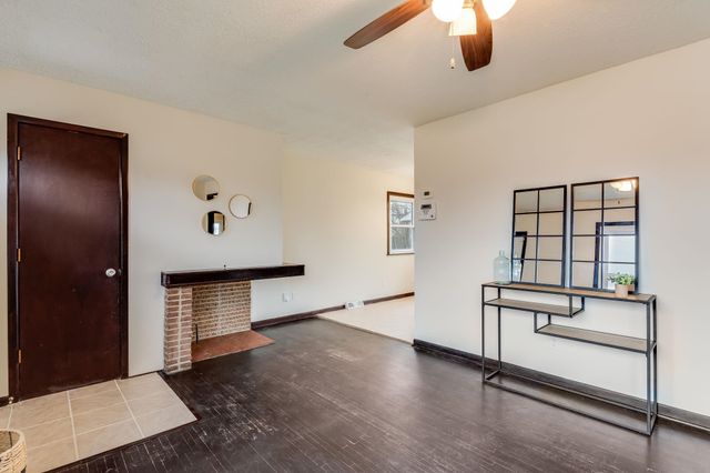 816 W Savannah St, Wichita, KS 67217