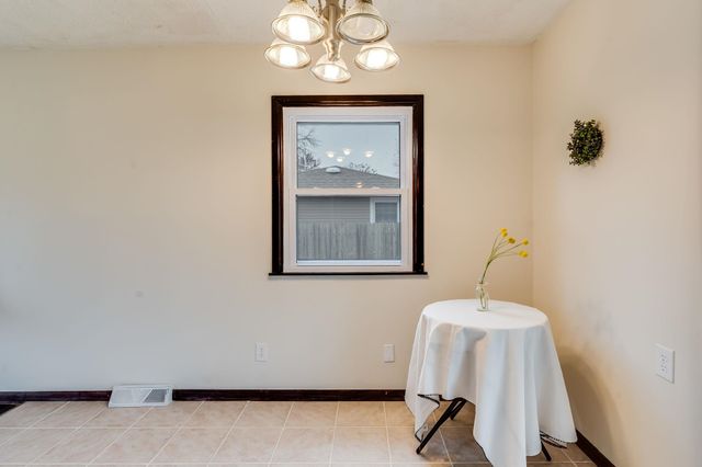 816 W Savannah St, Wichita, KS 67217