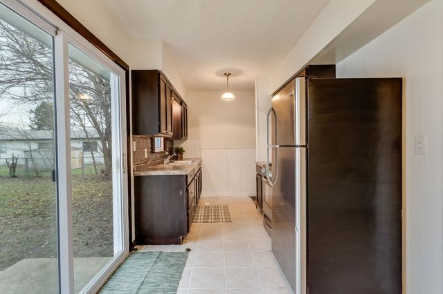 816 W Savannah St, Wichita, KS 67217