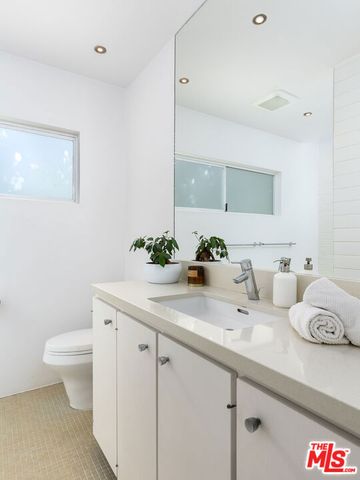 1710 Redcliff Street, Los Angeles, CA 90026