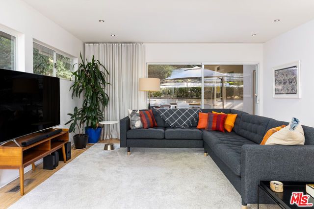 1710 Redcliff Street, Los Angeles, CA 90026