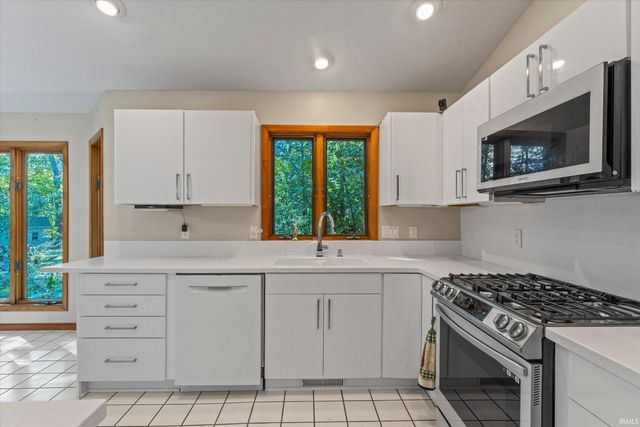 50715 Wimbledon Court, South Bend, IN 46637