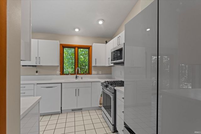 50715 Wimbledon Court, South Bend, IN 46637