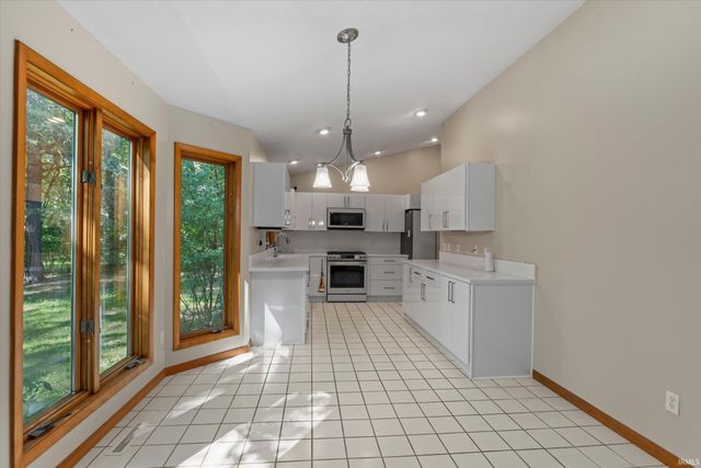 50715 Wimbledon Court, South Bend, IN 46637