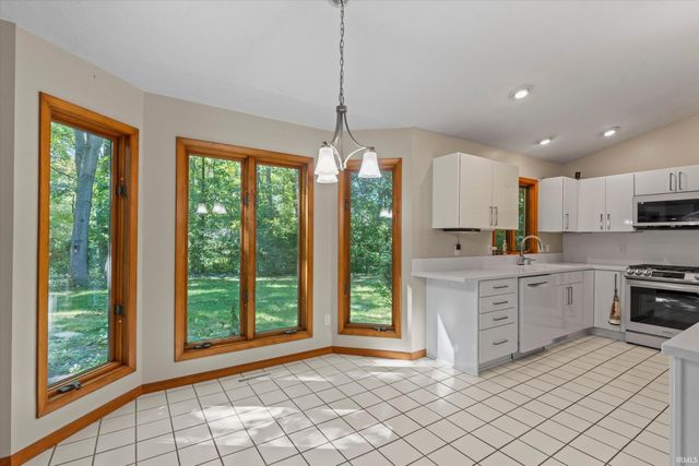 50715 Wimbledon Court, South Bend, IN 46637