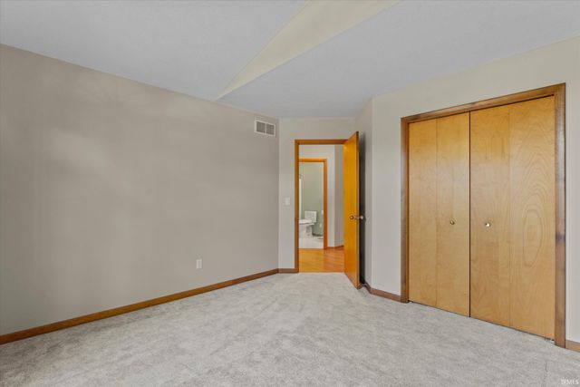 50715 Wimbledon Court, South Bend, IN 46637
