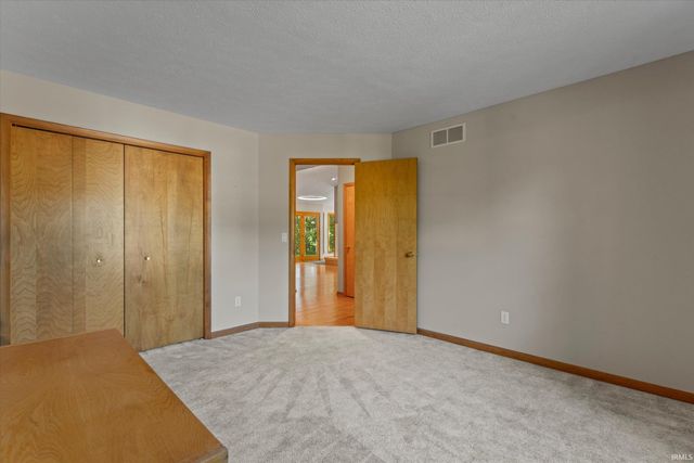 50715 Wimbledon Court, South Bend, IN 46637
