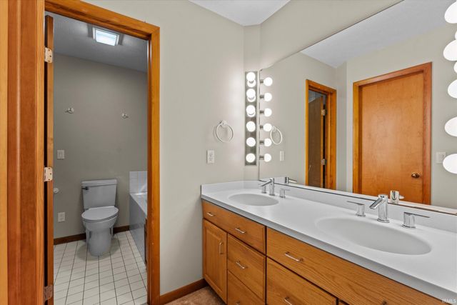 50715 Wimbledon Court, South Bend, IN 46637