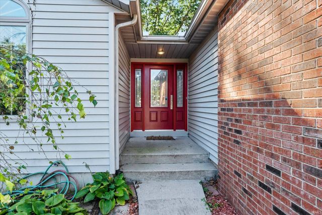50715 Wimbledon Court, South Bend, IN 46637