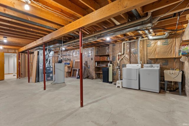 50715 Wimbledon Court, South Bend, IN 46637