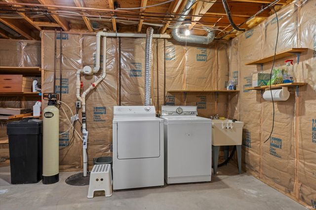 50715 Wimbledon Court, South Bend, IN 46637