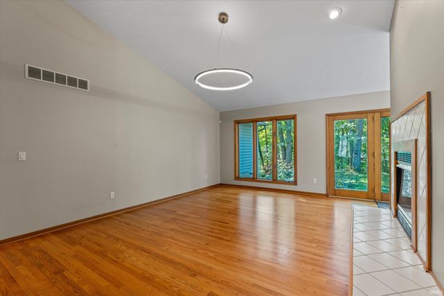 50715 Wimbledon Court, South Bend, IN 46637