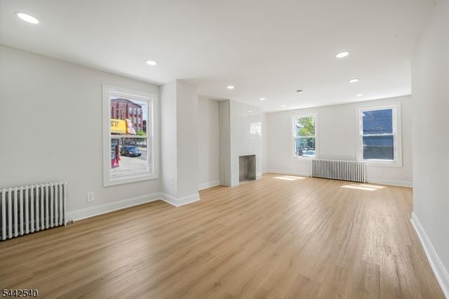 171 20Th Ave, Paterson City, NJ 07501