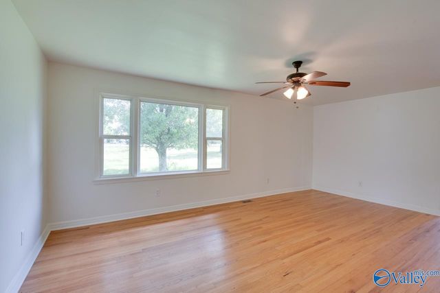 1517 Ready Section Road, Hazel Green, AL 35750