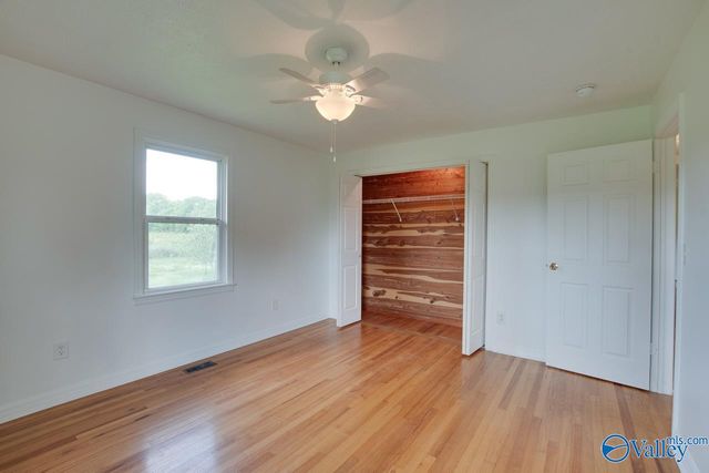 1517 Ready Section Road, Hazel Green, AL 35750