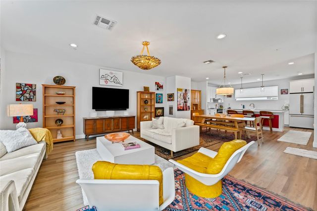 2621 1ST AVENUE N 19, St Petersburg, FL 33713