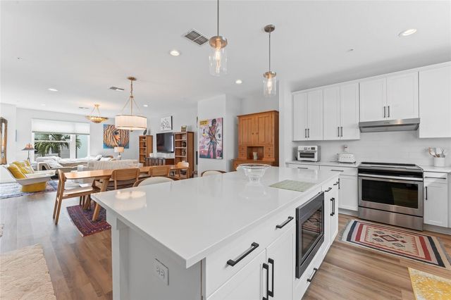 2621 1ST AVENUE N 19, St Petersburg, FL 33713