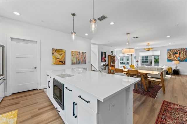2621 1ST AVENUE N 19, St Petersburg, FL 33713