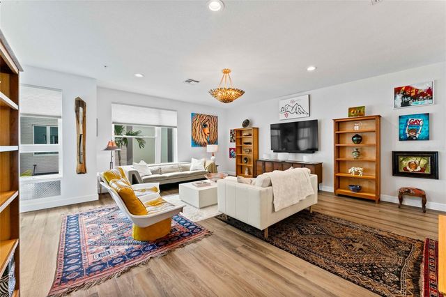 2621 1ST AVENUE N 19, St Petersburg, FL 33713