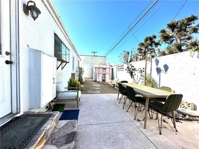 12949 Panama Street, Los Angeles, CA 90066