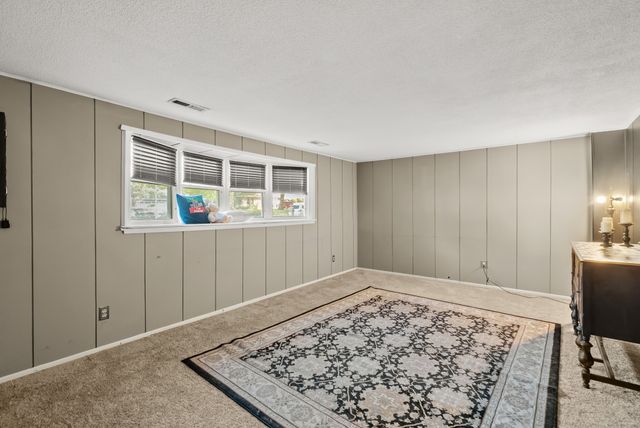 3800 SW 30th Street, Des Moines, IA 50321