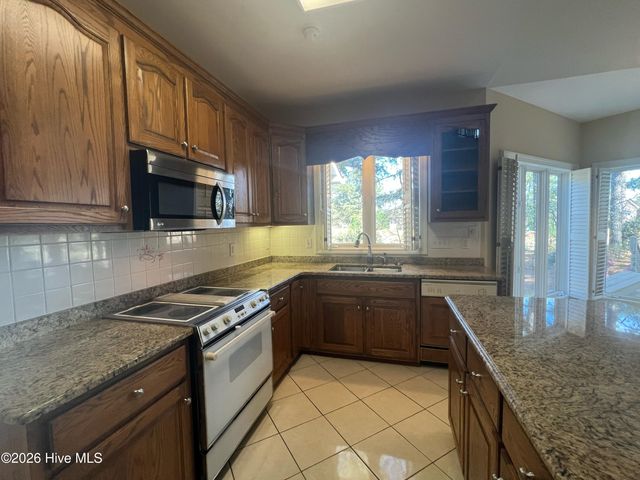 609 Cottonwood Court, Vass, NC 28394