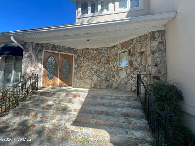 609 Cottonwood Court, Vass, NC 28394