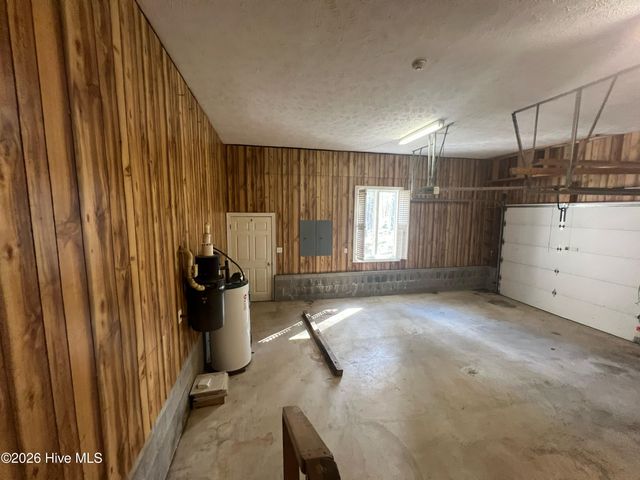 609 Cottonwood Court, Vass, NC 28394