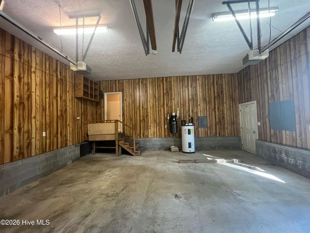 609 Cottonwood Court, Vass, NC 28394