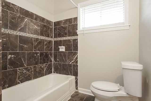 2505 Texas Avenue, Dickinson, TX 77539