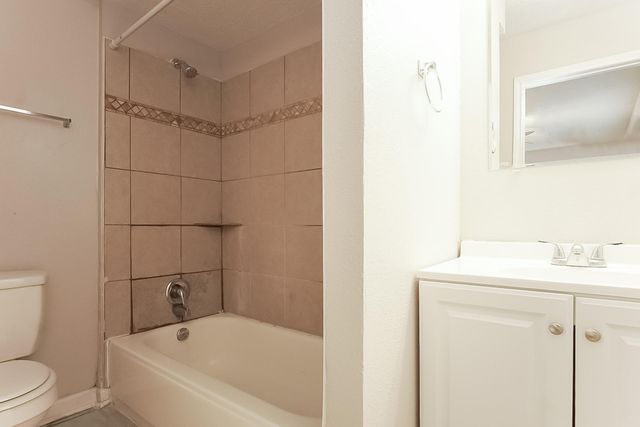 2505 Texas Avenue, Dickinson, TX 77539