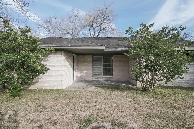 2505 Texas Avenue, Dickinson, TX 77539