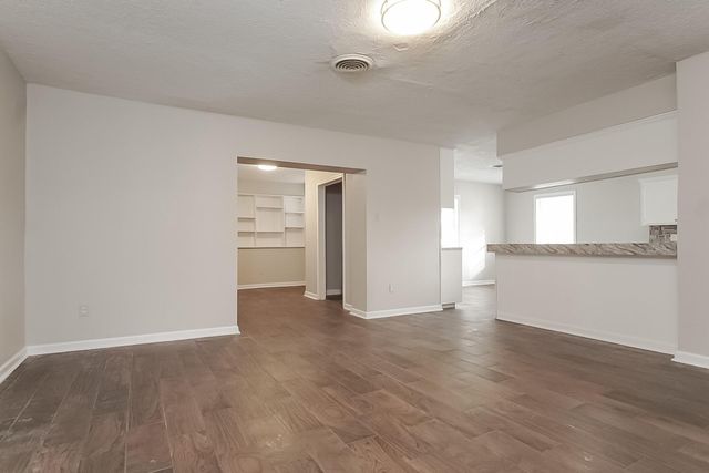 2505 Texas Avenue, Dickinson, TX 77539