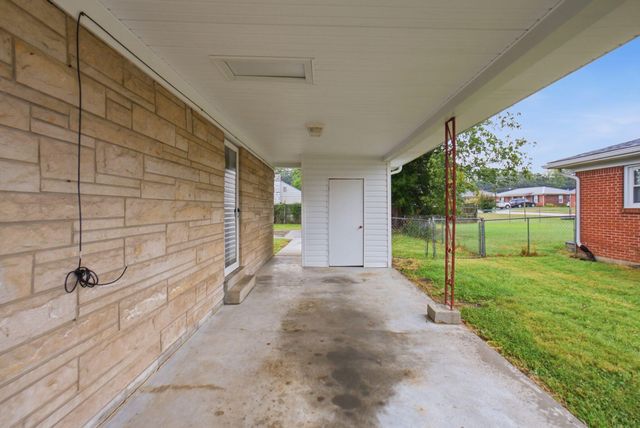737 Greenbriar Drive, Harrodsburg, KY 40330