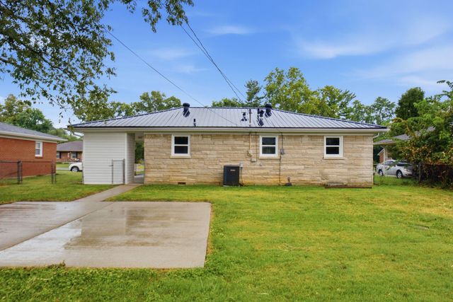 737 Greenbriar Drive, Harrodsburg, KY 40330