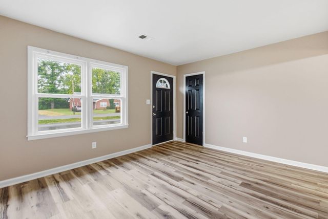 737 Greenbriar Drive, Harrodsburg, KY 40330