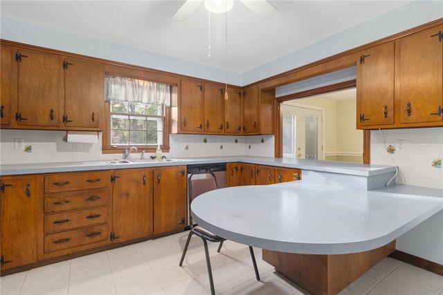 350 Essex Road, North Kingstown, RI 02852
