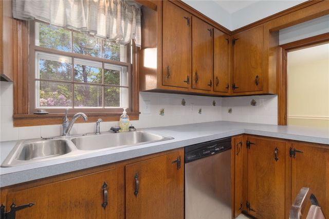 350 Essex Road, North Kingstown, RI 02852