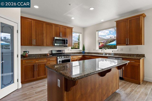240 Explorer Way, Martinez, CA 94553